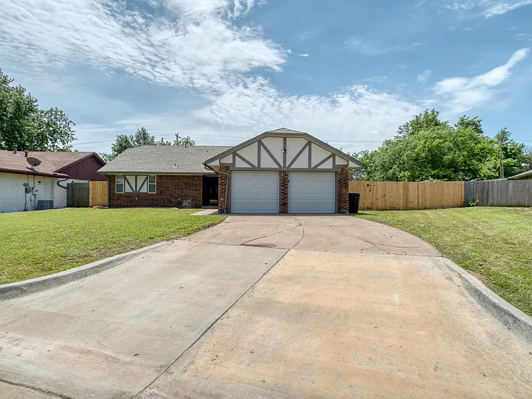 700 Wood Hollow Ln — Photo 5