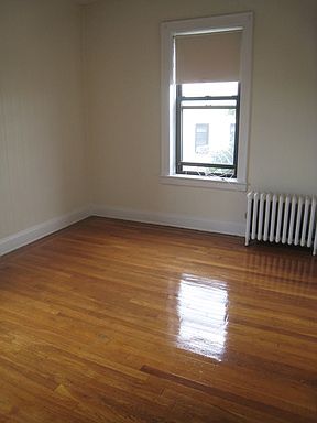 2nd image of 462 Kennedy Blvd APT 28