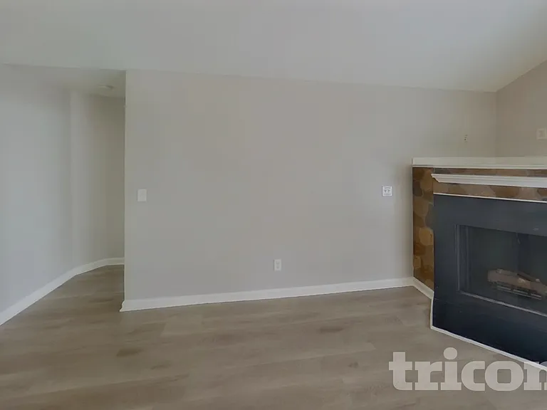355 Meadow Vista Ln — Photo 2