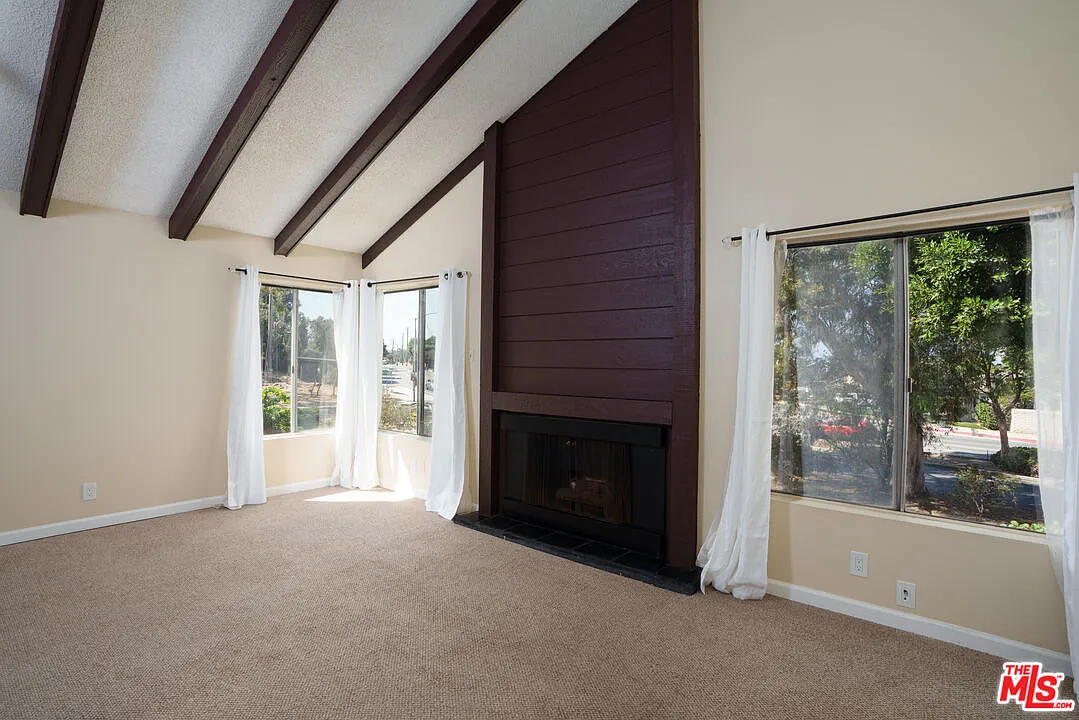 2 bed, 2.0 bath, 1222 sqft, $4,350 — Photo 1