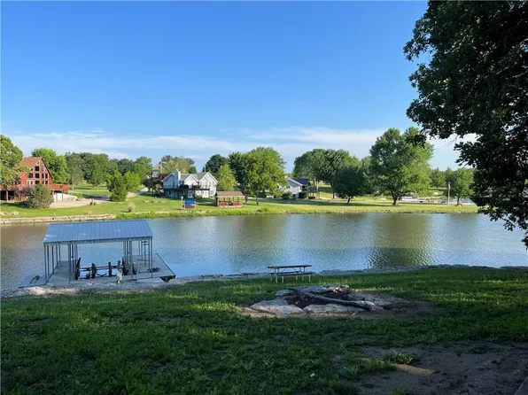 711 Lake Viking Ter, Gallatin, MO 64640