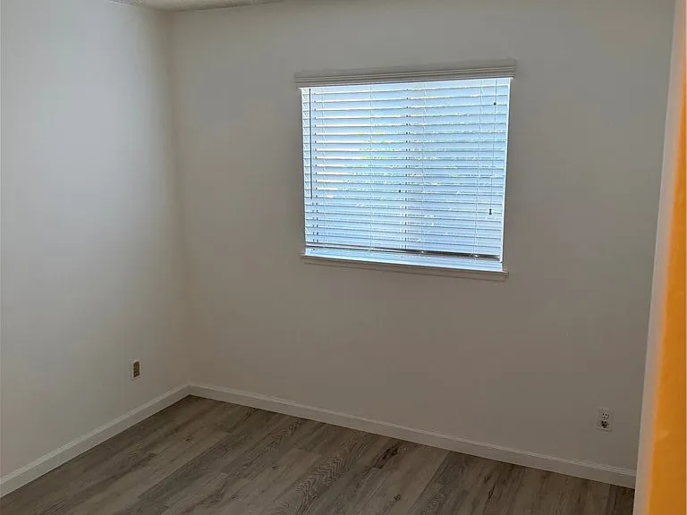 2211 S Walker Ave — Photo 8
