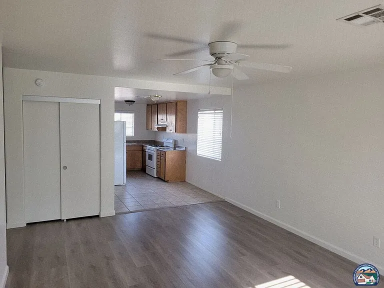 730 E Hwy #E — Photo 2