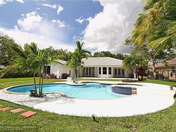 2nd image of 1002 Spoonbill Cir #1002