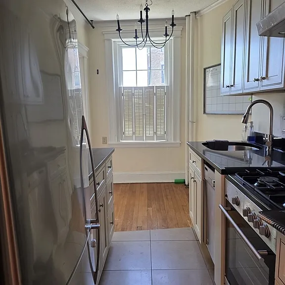 122 Riverway #10 — Photo 6