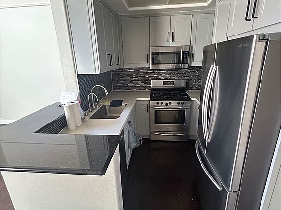 2nd image of 7111 La Tijera Blvd