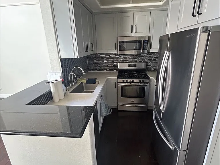 7111 La Tijera Blvd — Photo 2