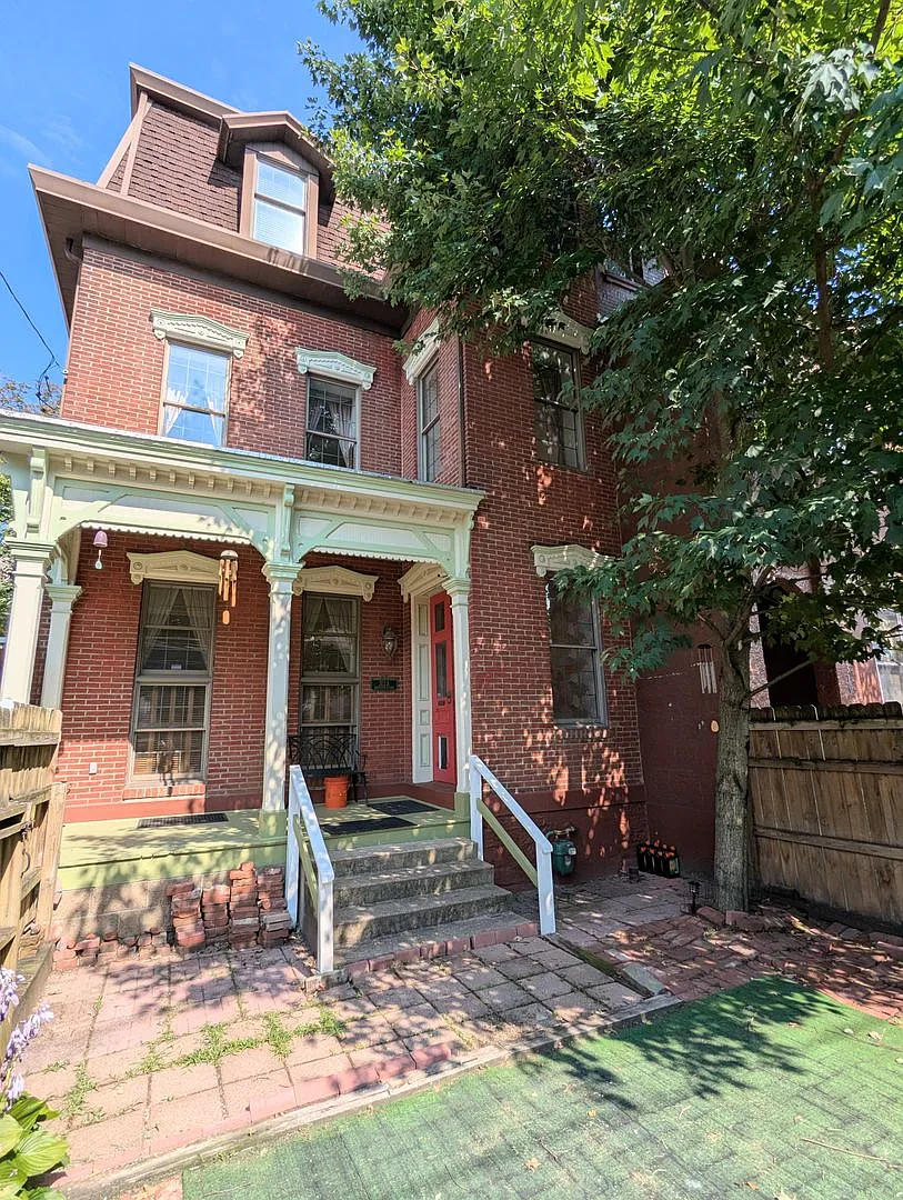 Unique 3 Bedroom, 2.5 Bathroom Single Family Home (Shadyside) — Photo 1