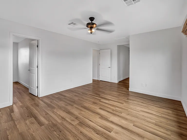861 W Love Rd — Photo 23