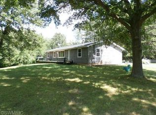 7067 Dobson Rd, Jonesville, MI 49250