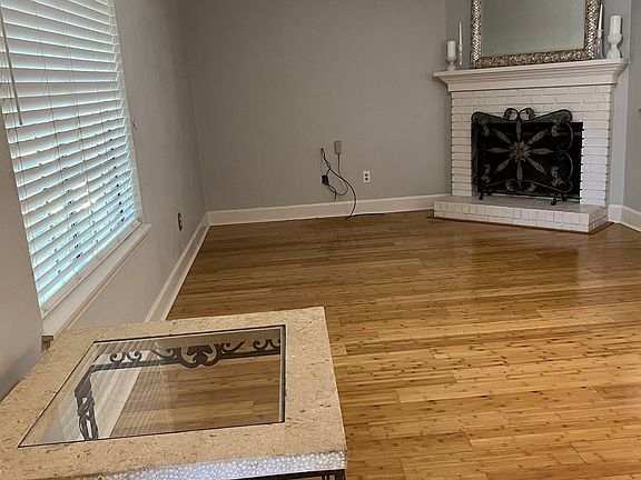 3rd image of 2047 Gardenbrook Ln