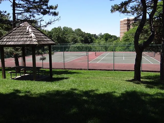 2311 Pimmit Dr — Photo 2