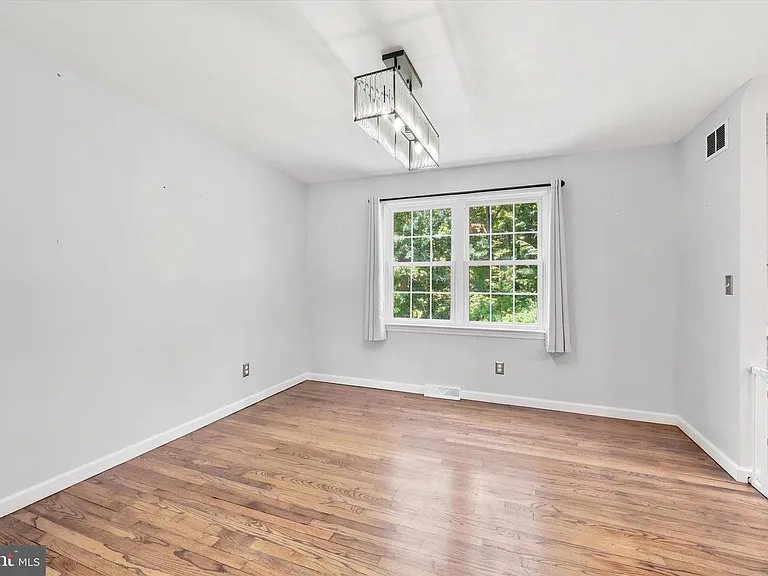 6 Janice Dr — Photo 8