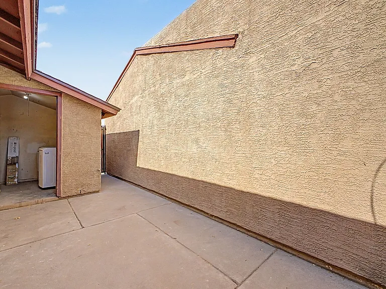 2605 E Lemon St — Photo 26