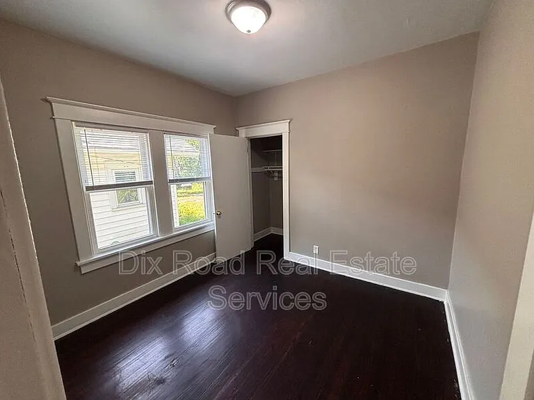 2109 Victoria Ave — Photo 12