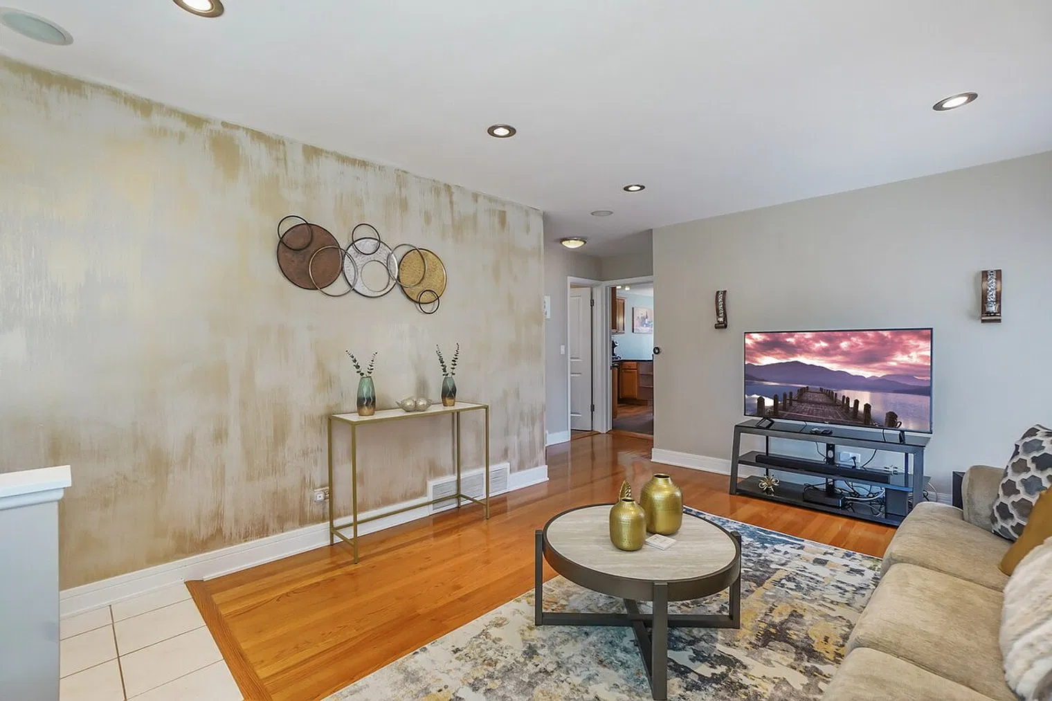 5 bed, 2.0 bath, $13,723 — Photo 4