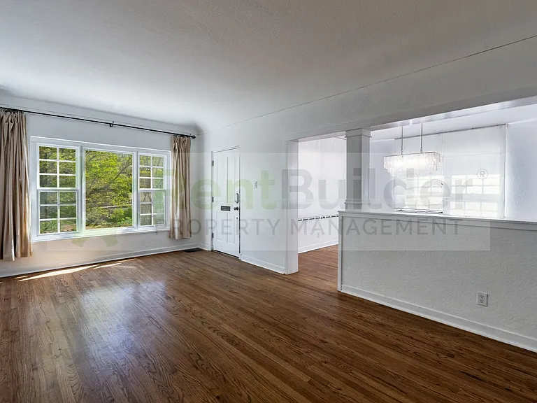 411 Wellesley Dr SE #A — Photo 4