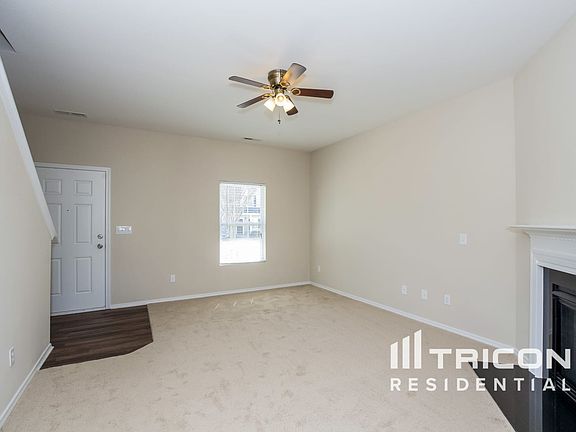 3rd image of 1043 Black Oak Dr