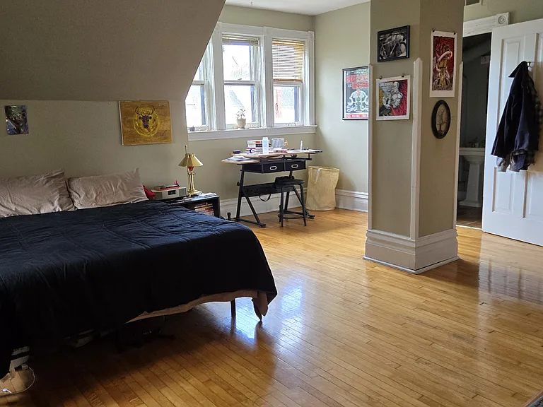 475 Summit Ave — Photo 2