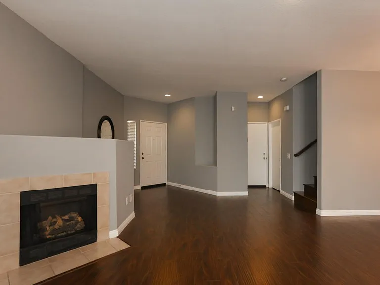 9122 Lemona Ave — Photo 5