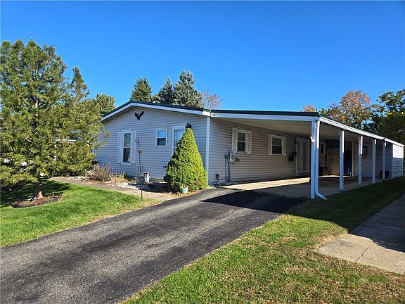 2nd image of 405 Vista Ln