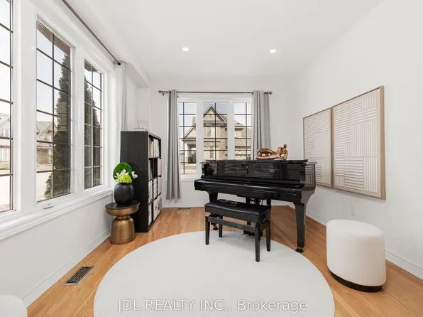 3 Mansard Dr, Richmond Hill, ON L4E 0L8