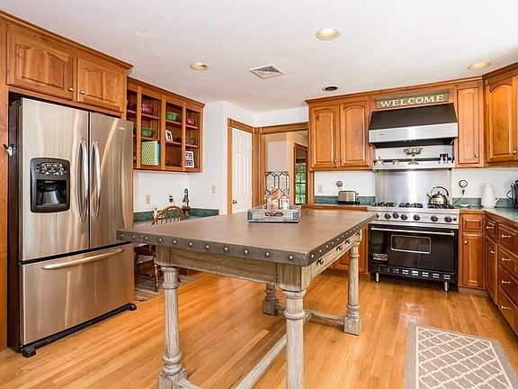 5th image of 9 Pebblebrook Way