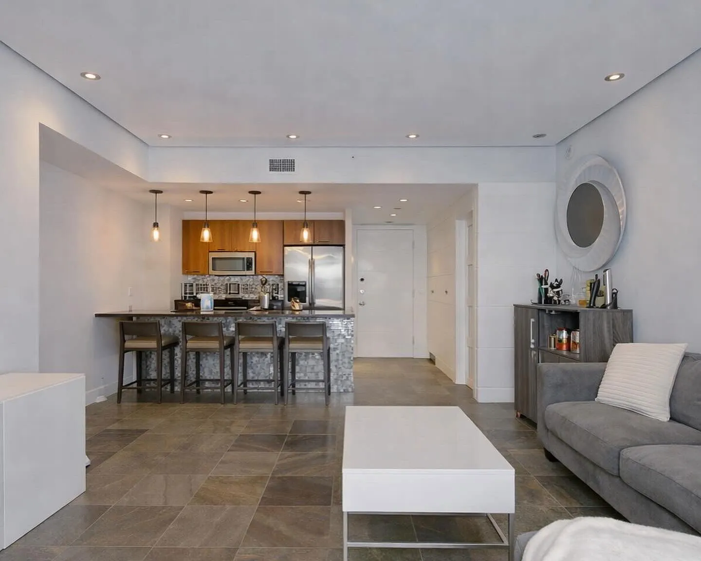 2 bed, 2.0 bath, 970 sqft, $3,800 — Photo 2