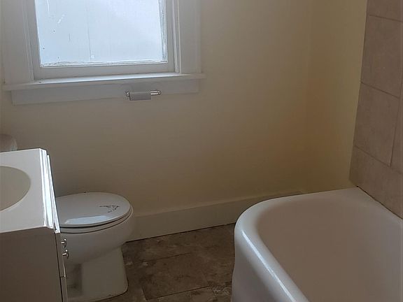 4th image of 36 Dartmouth Ave