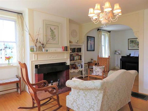 4th image of 103 School St