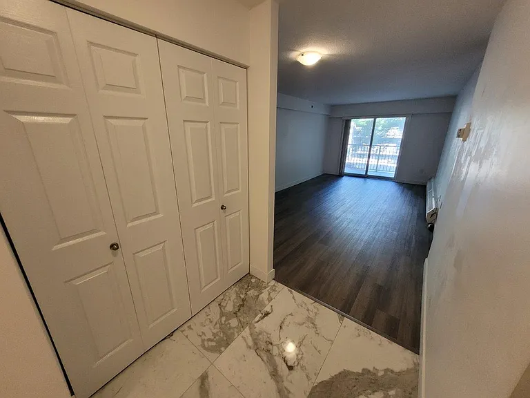 537 4th Ave N #105 — Photo 3