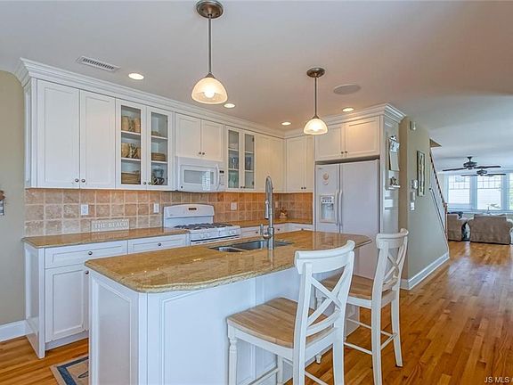 5th image of 7 E Culver Ave