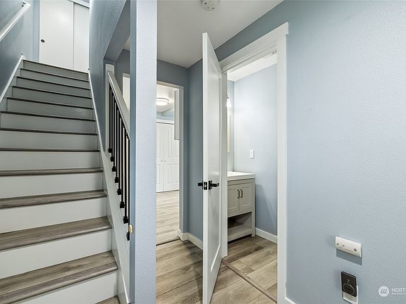 Half bath of main floor.>