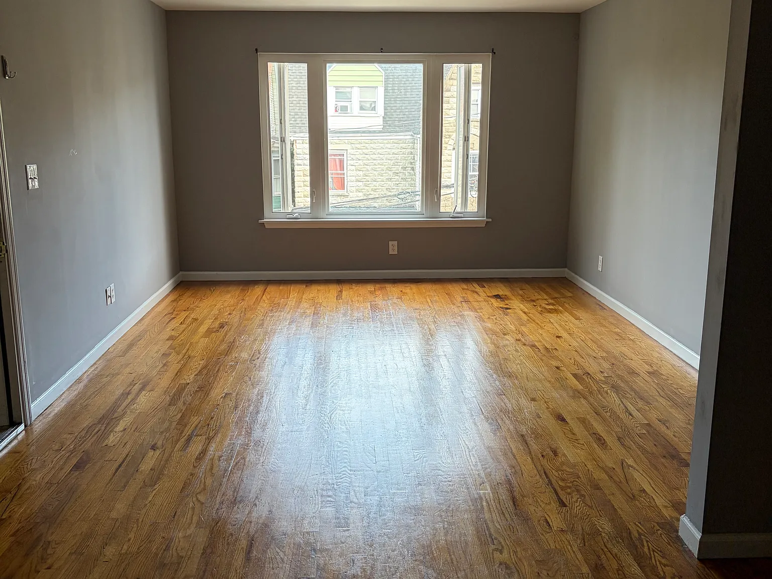 3 bed, 2318 sqft, $2,500 — Photo 3
