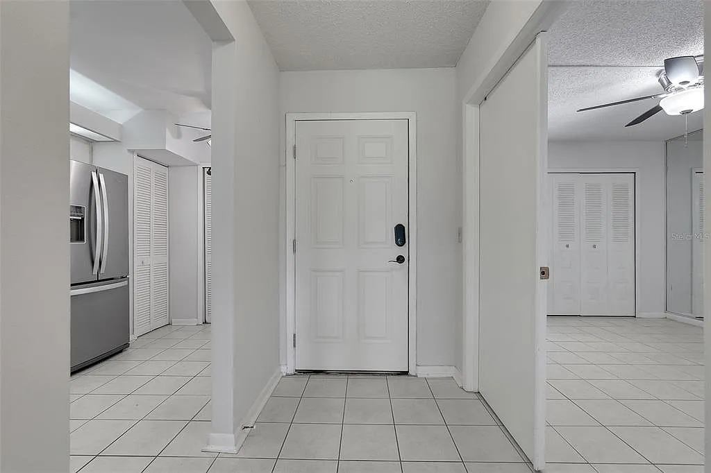 2 bed, 2.0 bath, 917 sqft, $1,700 — Photo 4