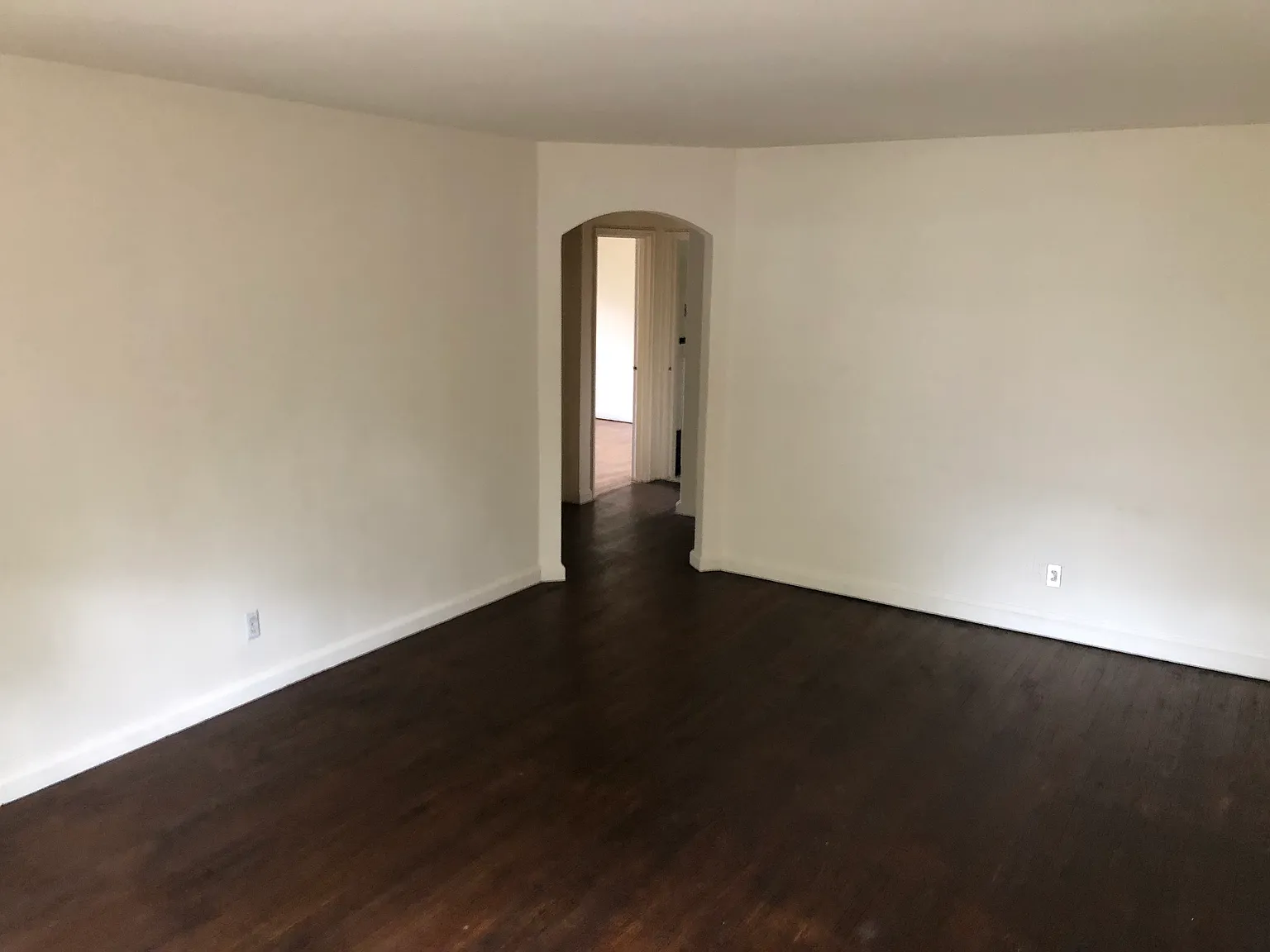 540 Castleton Ave — Photo 3