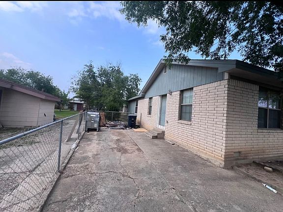 4th image of 2150 Hillcrest Blvd