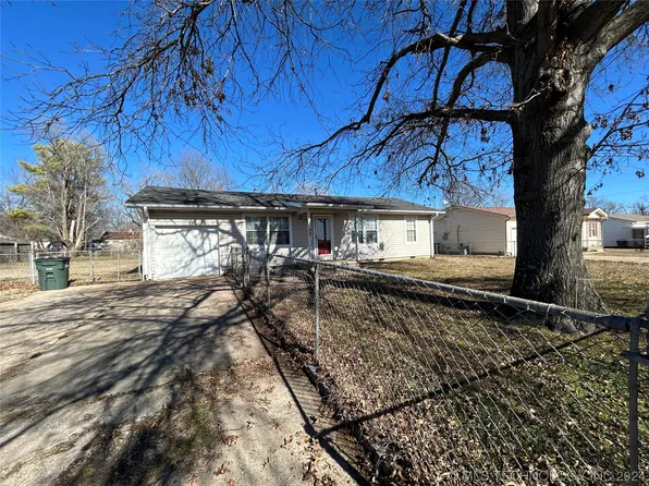 621 E Harrison St, Bristow, OK 74010