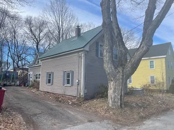 18 Clinton St, Gardiner, ME 04345