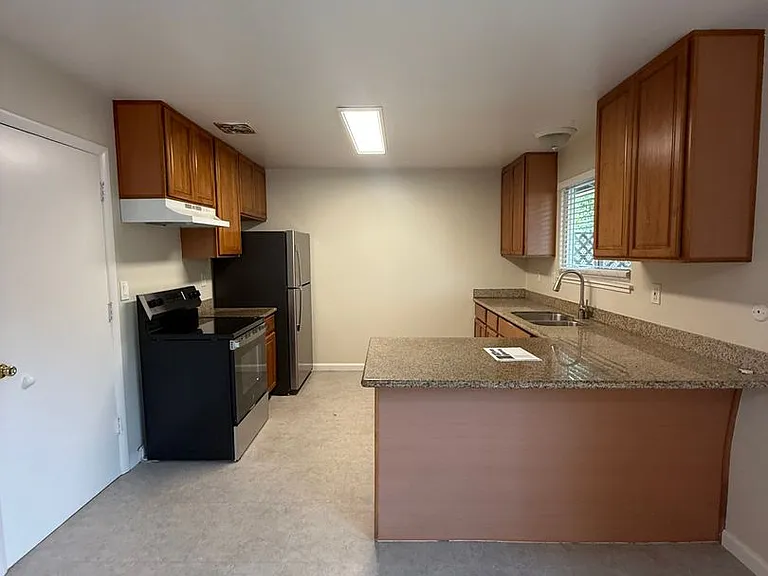 1244 Martha Way — Photo 10