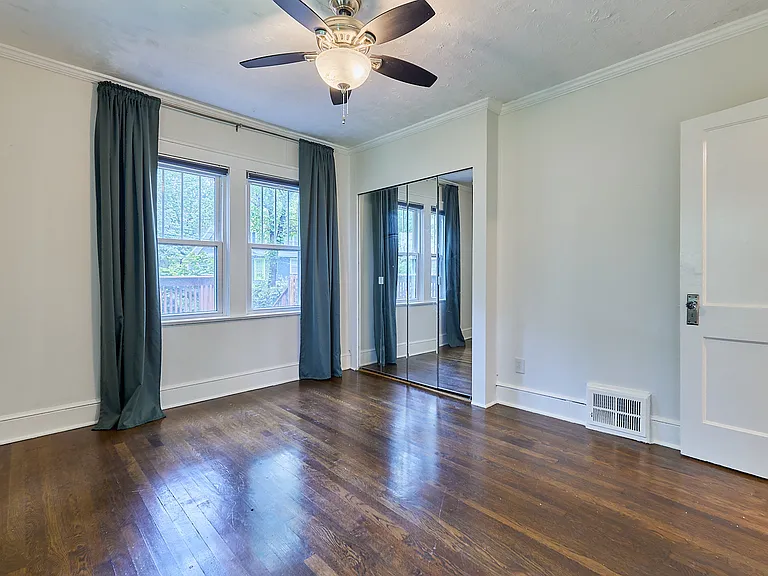 5740 Charlotte St — Photo 17