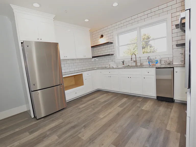 1071 Middle St — Photo 4