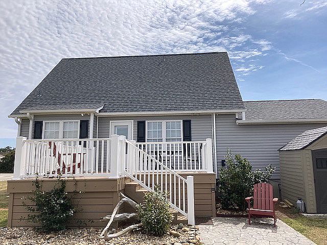 2nd image of 216 Hickory Shores Dr