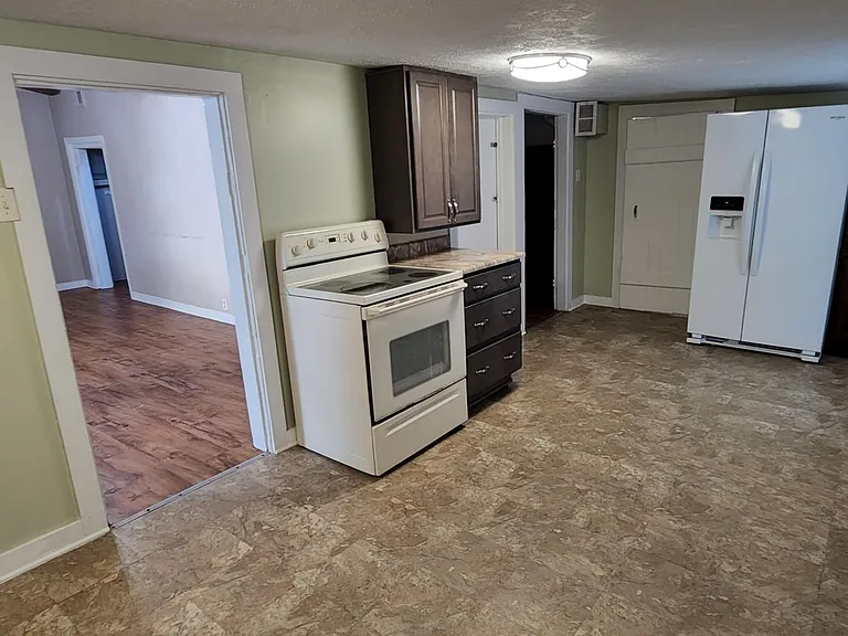 240 W Pike St #HOUSE — Photo 2