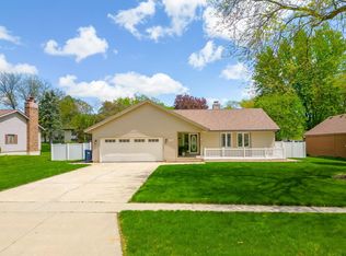 907 Sheridan Rd, Waterloo, IA 50701