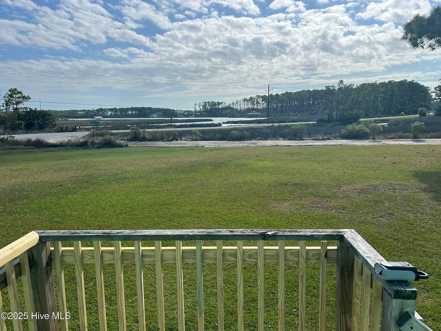 3 bed, 2.0 bath, 930 sqft, $1,400 — Photo 3