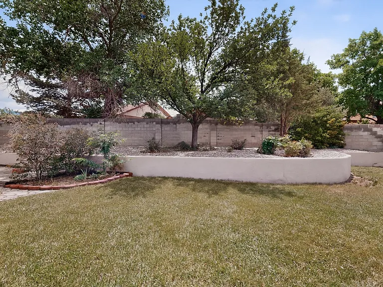 5612 Chelwood Park Blvd NE — Photo 32