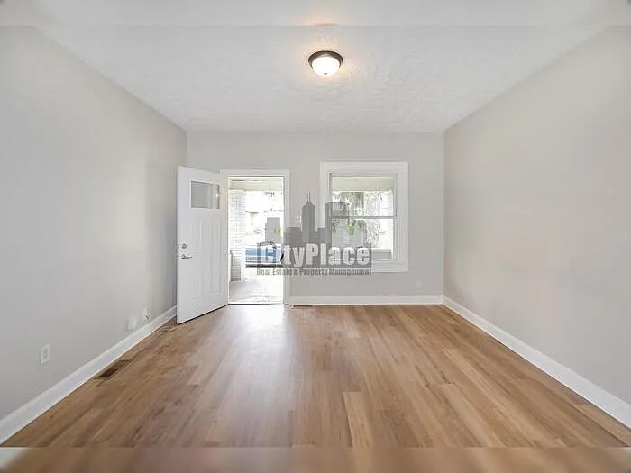 3 bed, 1.0 bath, 1264 sqft, $1,195 — Photo 4
