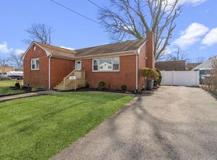 2524 N Jerusalem Rd, North Bellmore, NY 11710