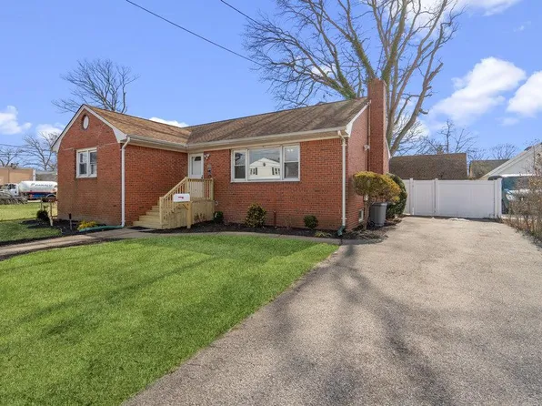 2524 N Jerusalem Road, Bellmore, NY 11710